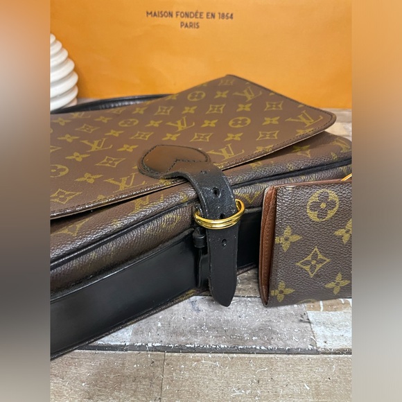 Louis Vuitton Cartouchiere and Wallet - Picture 4 of 14